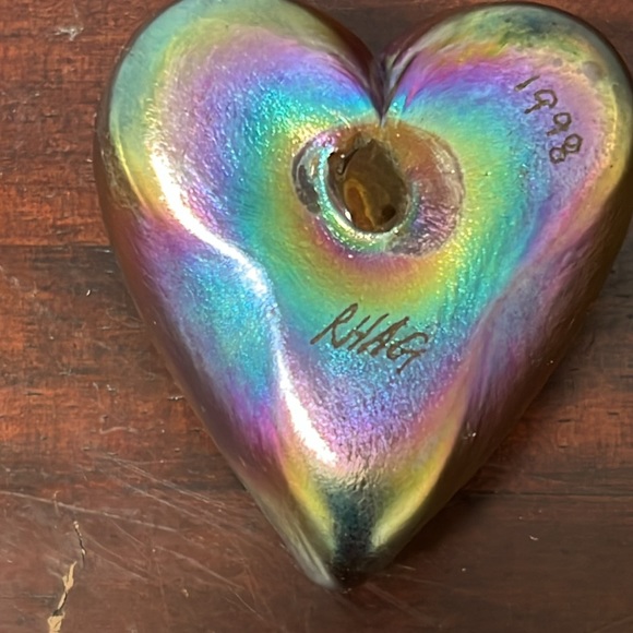 Iridescent Art Glass Angel Cupid Heart Paperweight Signed Robert Held Dated 1998 - Picture 5 of 9